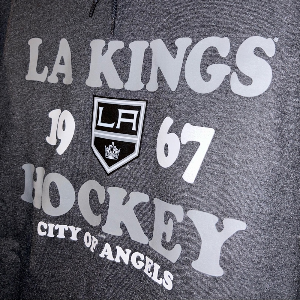 ๐๐๐๏ธ Los Angeles Kings NHL Hockey Marquee Stadium Hoodie ๐๏ธ๐ฅ
๐๐ - Picture 10 of 13